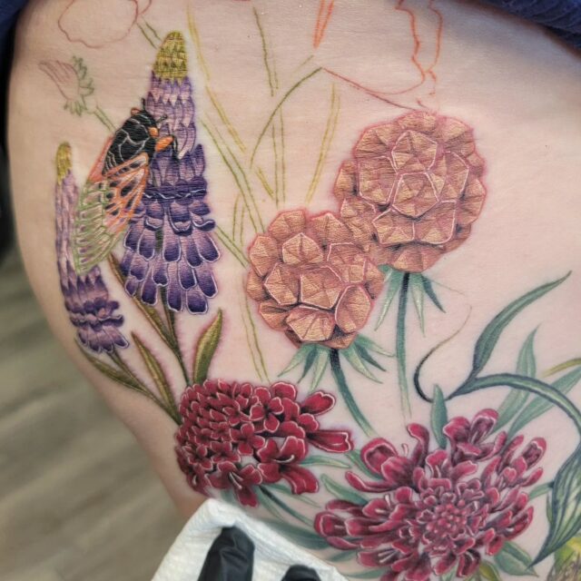 (by @inkstress)
Sneak peak at the progress we made today on Nikki's lovely leg!
#inkstress #rachelgilbert #witchinghourtattoopdx #witchinghourtattoo #floraltattoo #naturetattoo #botanicaltattoo #cicadatattoo