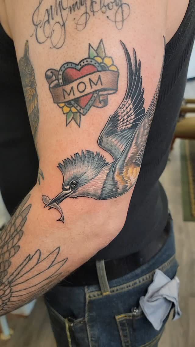 Belted Kingfisher tattoo by @inkstress
Thank you, @arikohlson , for another fun day! Enjoy your new buddy!
#inkstress #rachelgilbert #tattoosbyinkstress #witchinghourtattoopdx #oregontattoo #pdxtattoo #naturetattoo #witchinghourtattoo #botanicaltattoo #putabirdonit #kingfisher