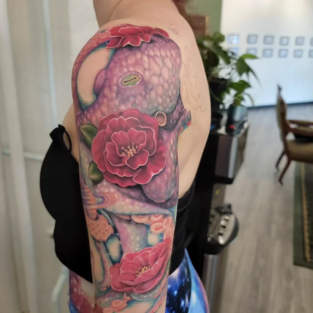 Progress shot - octopus by @inkstress !
Another great day of great progress on this lovely lady's arm!
More fun to come....
#rachelgilbert #inkstress #tattoosbyinkstress #witchinghourtattoopdx #witchinghourtattoo #pdxtattoo #oregontattoo #underwatertattoo #sealifetattoo #octopustattoo #octonation