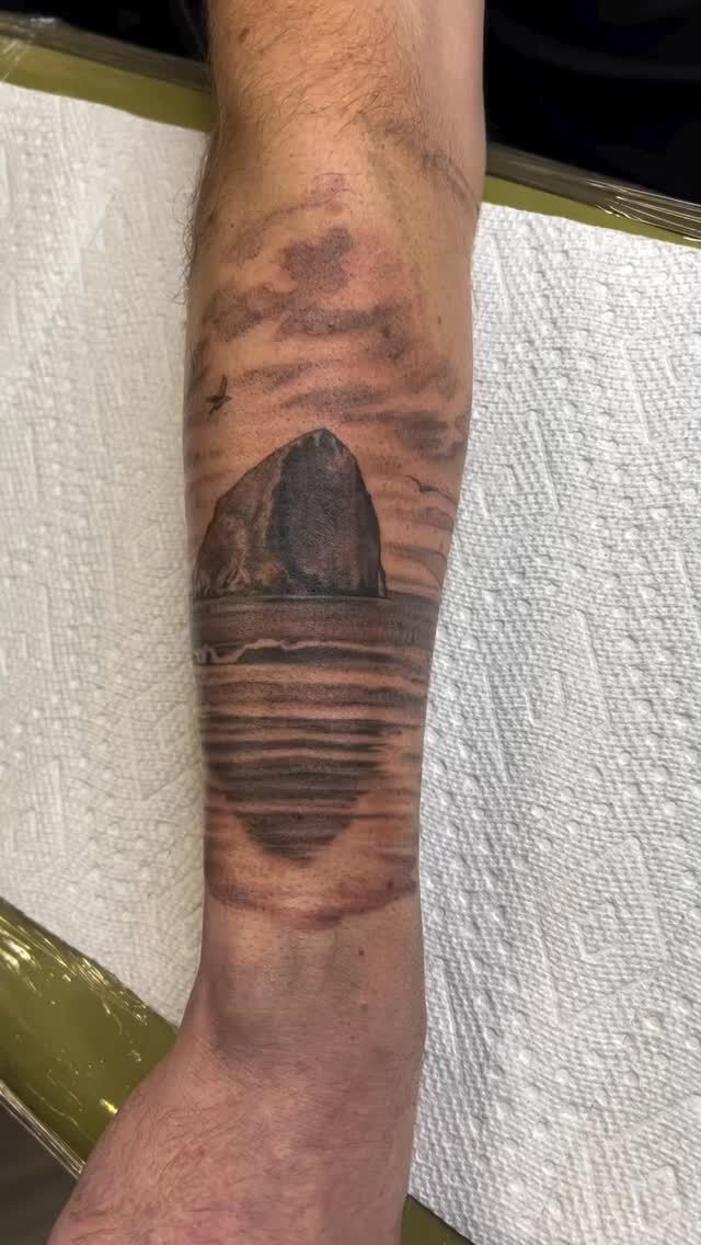 More coastal landscape tattoos please. I had a blast starting this oregon themed sleeve on Spencer. I’m booking for July and August. Black and grey realism, lettering tattoos, my idea or yours. Contact me via email through my website or DM directly.•
•
•
•
•
•
#borrowedtimesstudio #haystackrock #pacificcityoregon #pacificocean #blackandgreytattooing #tattoo #blackandgreytattoo #landscape #portlandtattoo #pdxtattoo