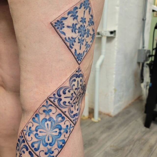 *in progress*
A little decorative tile work for Lauren! Now this is my kind of home improvement project! 

#rachelgilbert #inkstress #tattoosbyinkstress #witchinghourtattoopdx #witchinghourtattoo #pnwtattoo #pdxtattoo #oregontattoo #tiletattoo