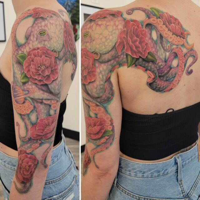 And a couple of still shots, in case you can't stand my video skills! 

#octonation #oceantattoo #octopustattoo #oregontattoo #rachelgilbert #inkstress #tattoosbyinkstress #underwatertattoo #sealifetattoo #whimsicaltattoo #pdxtattoo #witchinghourtattoopdx #witchinghourtattoo