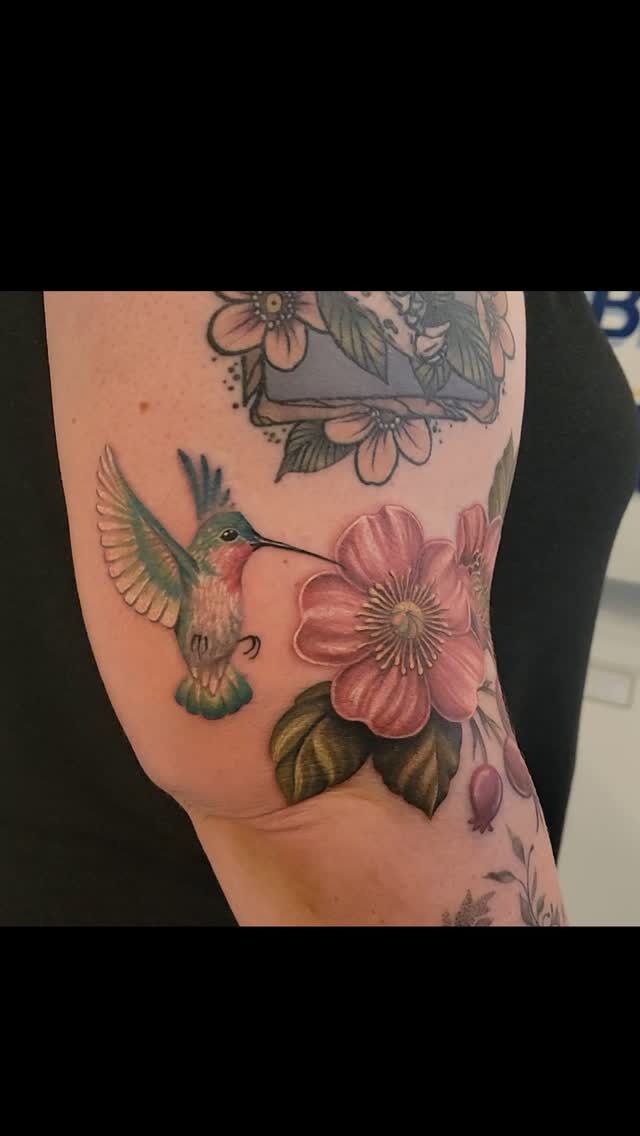 Thanks for a great day, Mandy! 
Sweet dog roses for sweet doggos!

#inkstress #rachelgilbert #tattoosbyinkstress #witchinghourtattoopdx #witchinghourtattoo #oregontattoo #pdxtattoo #naturetattoo #botanicaltattoo #floraltattoo #whimsicaltattoo