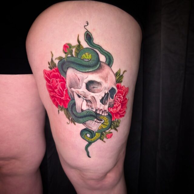 Skull peony and snake for Arielle, thanks for looking! Line work and black are healed, color is fresh.
.
.
.
.
.
.
#portlandtattooers #portlandtattooshop  #portlandtattoo #witchinghour #portlandtattooartist #portlandoregon #pdxtattoo #pdxtattooartist #pdx #portlandartist #pnw #oregontattoo #oregontattooartist #oregontattoos #ashtonallentattoo #pdxsmallbusiness #pdxartgallery #womanownedbusiness #tattoo #tattoosnob #tattooistartmag #ladytattooer #femaletattooartist #support_good_tattooing