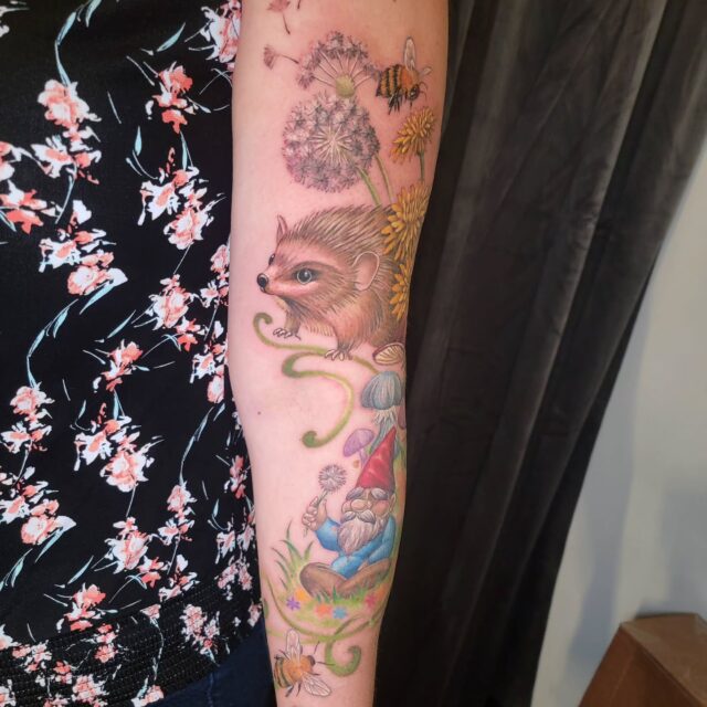 Dandelions and gnomes and hedgehogs and mushrooms ... Oh my! 
Thanks for a magical day, @oregon_jai ! 

#rachelgilbert #inkstress #tattoosbyinkstress #witchinghourtattoopdx #witchinghourtattoo #whimsicaltattoo #gnometattoo #naturetattoo