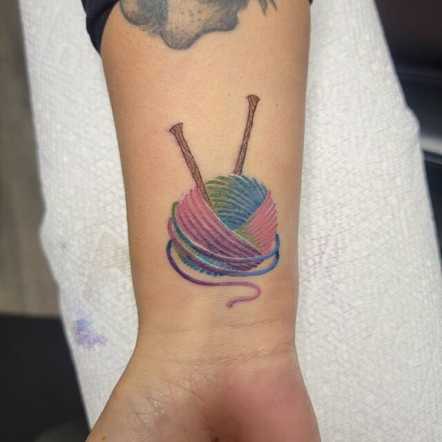 A pretty little ball of yarn for Claudia! 
Thank you! 

#rachelgilbert #inkstress #witchinghourtattoopdx #smalltattoo #yarntattoo