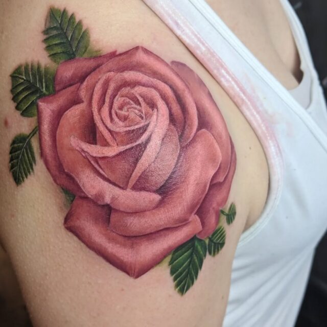 How many different ways can you tattoo a rose? Here are just a few styles I've done over the years. Id love to tattoo some more realistic color.roses, come celebrate spring and get one 🌹🌹
Thanks for looking!
#flowertattoo #rosecity #portlandtattoo #pdxtattooartist #femaletattooartist