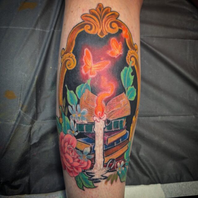 Who loves staying up late to read a good book 🙋‍♀️.Half healed half fresh. Had fun with the glowing effects in this ode to reading tattoo on the beautiful and talented @forgette.photo . She is an amazing photographer (and friend!) please go give her a follow 🙏💞
.
.
.
.
#colortattoo #bookloversofinstagram #wip #femaletattooartist #witchinghourtattoo
